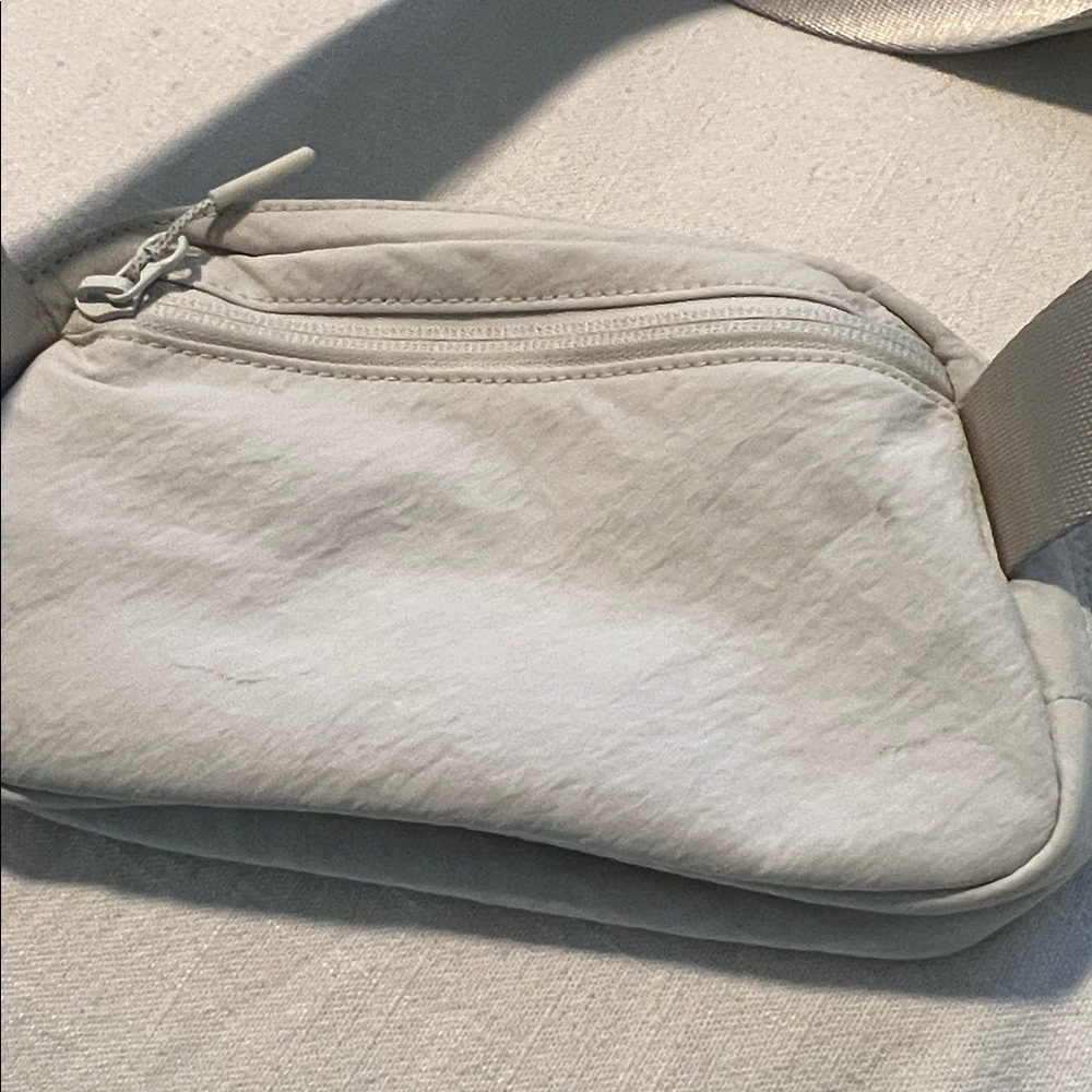 Lululemon Cream Bag - Picture 4 of 4